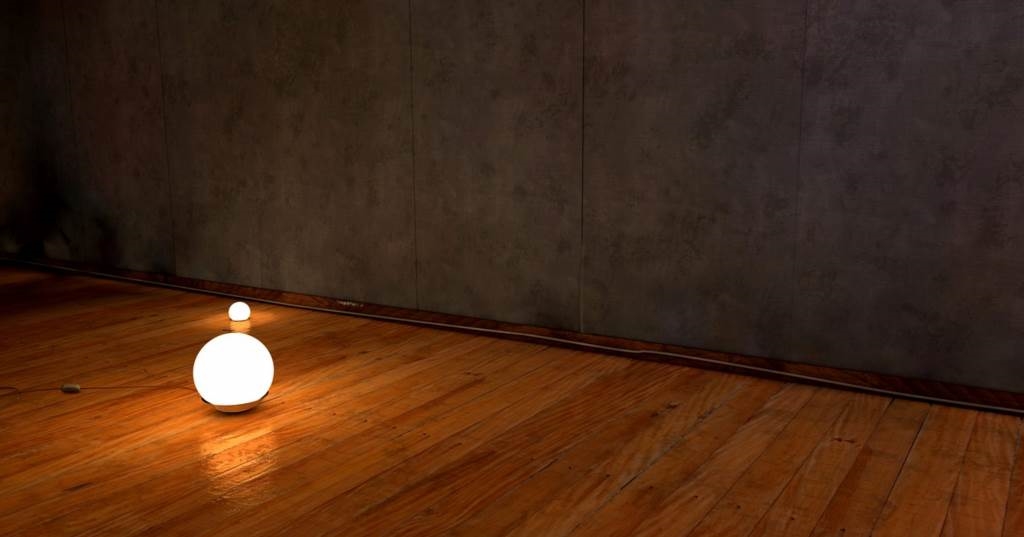 Układanie paneli laminowanych na podłodze z desek